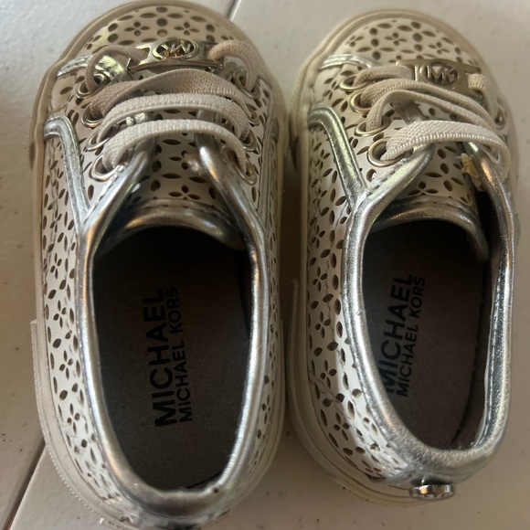 MICHAEL KORS Ima Boerum SNEAKERS Infant Toddler 5 FLORAL PERFORATED White - Picture 5 of 8